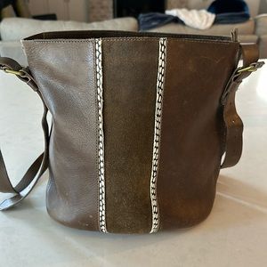 Madewell bucket bag with adjustable length strap